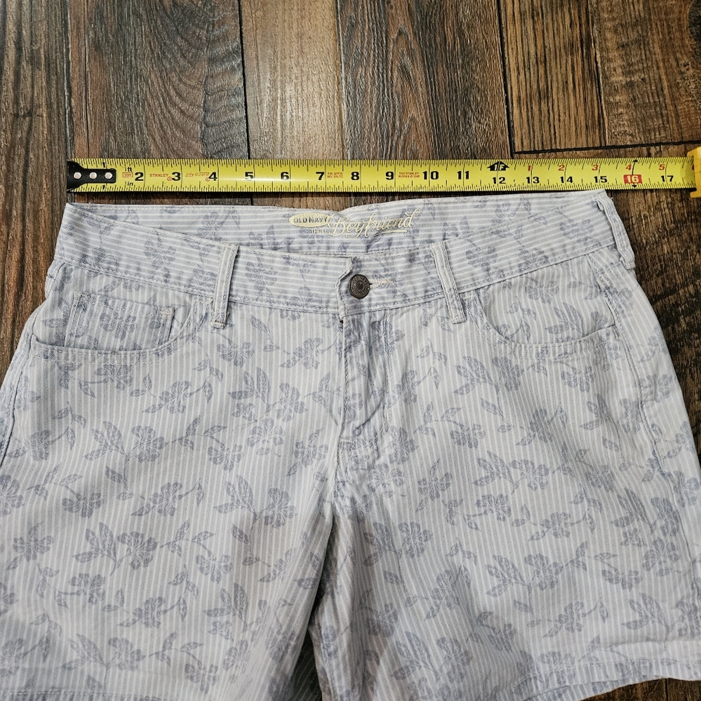 Old Navy Boyfriend Printed‎ Denim Shorts. Size 4 - Picture 5 of 7